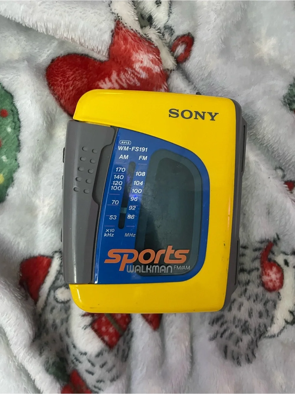 SONY SPORTS WALKMAN WM-FS191 YELLOW AM/FM PORTABLE CASSETTE PLAYER